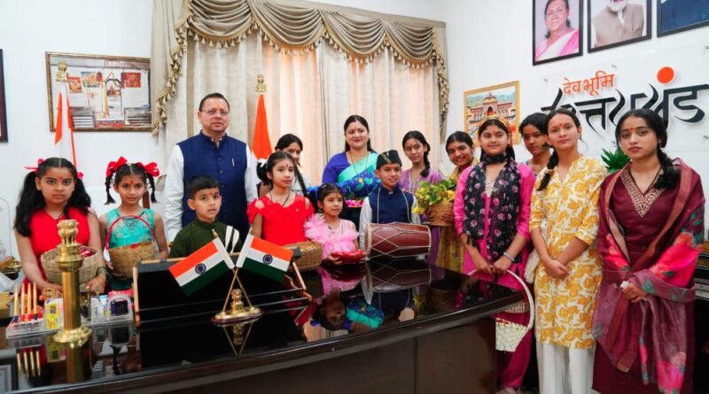 पुष्कर सिंह धामी ने सपरिवार मनाया लोकपर्व फूलदेई, प्रदेशवासियों को दी बधाई