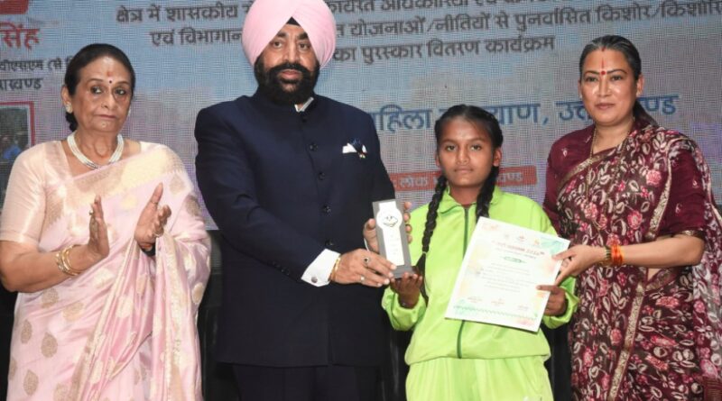 महिला सशक्तिकरण की शुरुआत घर से होनी चाहिए: रेखा आर्या