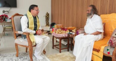 मुख्यमंत्री धामी ने श्री श्री रविशंकर से की सौजन्य मुलाकात