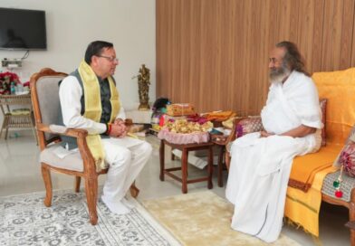 मुख्यमंत्री धामी ने श्री श्री रविशंकर से की सौजन्य मुलाकात