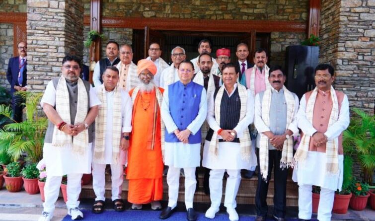 मुख्यमंत्री धामी ने ओबीसी वेलफेयर समिति के सदस्यों से की चर्चा