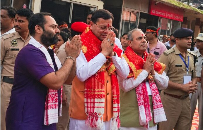 मुख्यमंत्री धामी ने कामाख्या मंदिर में टेके माथा