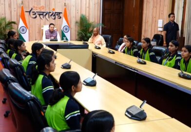 ‘मन की बात’ कार्यक्रम में बालिकाओं के साथ शामिल हुए मुख्यमंत्री धामी