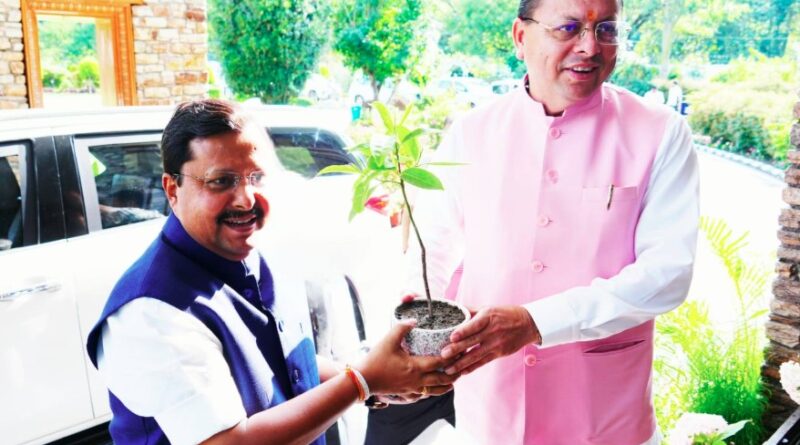 सीएम धामी ने मुख्यमंत्री आवास में भाजपा राष्ट्रीय अध्यक्ष नितिन नवीन का किया अभिनंदन
