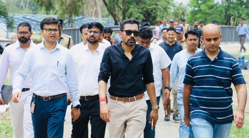 राष्ट्रपति दौरे की तैयारियों का डीएम ने लिया जायजा, आशियाना और निकेतन में व्यवस्थाएं परखी