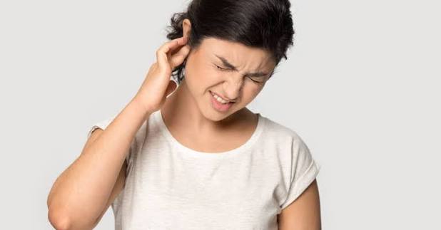 कानों में लगातार सीटी या भनभनाहट सुनाई दे तो रहें सतर्क, टिनिटस की हो सकती है समस्या