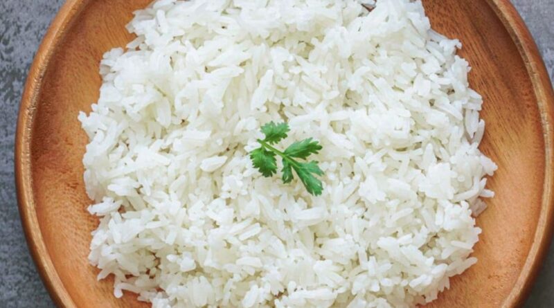 क्या वजन घटाने के लिए चावल छोड़ना जरूरी है? जानिए विशेषज्ञों की राय