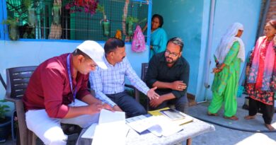 मतदाता सूची पुनरीक्षण अभियान ने पकड़ी रफ्तार, घर-घर पहुंचे बीएलओ
