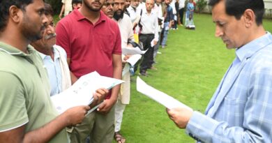 जनता मिलन में आयुक्त दीपक रावत सख्त, भूमि विवाद समेत कई मामलों में दिए त्वरित निर्देश