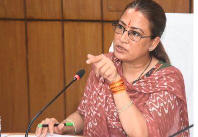 आंगनबाड़ी कार्यकत्रियां एसआईआर के साथ विभागीय दायित्वों का भी करें निर्वहन : रेखा आर्या