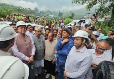 खराब मौसम के बावजूद पीपलकोटी पहुंचे मुख्यमंत्री धामी