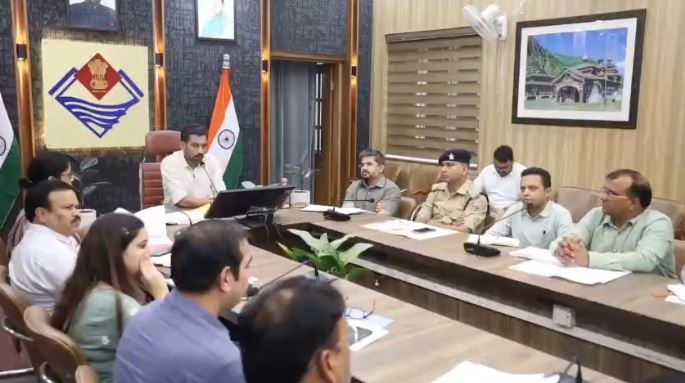 स्वतंत्रता दिवस की तैयारियों को लेकर डीएम डॉ. आशीष चौहान ने की समीक्षा