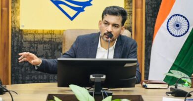 सीएम हेल्पलाइन की शिकायतों के निस्तारण में तेजी लाएं, डीएम ने दिए सख्त निर्देश