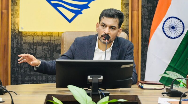 सीएम हेल्पलाइन की शिकायतों के निस्तारण में तेजी लाएं, डीएम ने दिए सख्त निर्देश