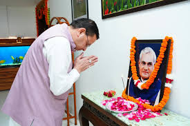 अटल बिहारी वाजपेयी की पुण्यतिथि पर सीएम धामी ने अर्पित किए श्रद्धासुमन