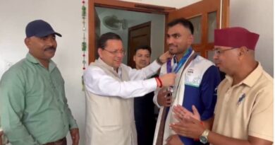 एशियन गेम्स के कांस्य पदक विजेता बॉक्सर कपिल पोखरिया ने CM धामी से की मुलाकात